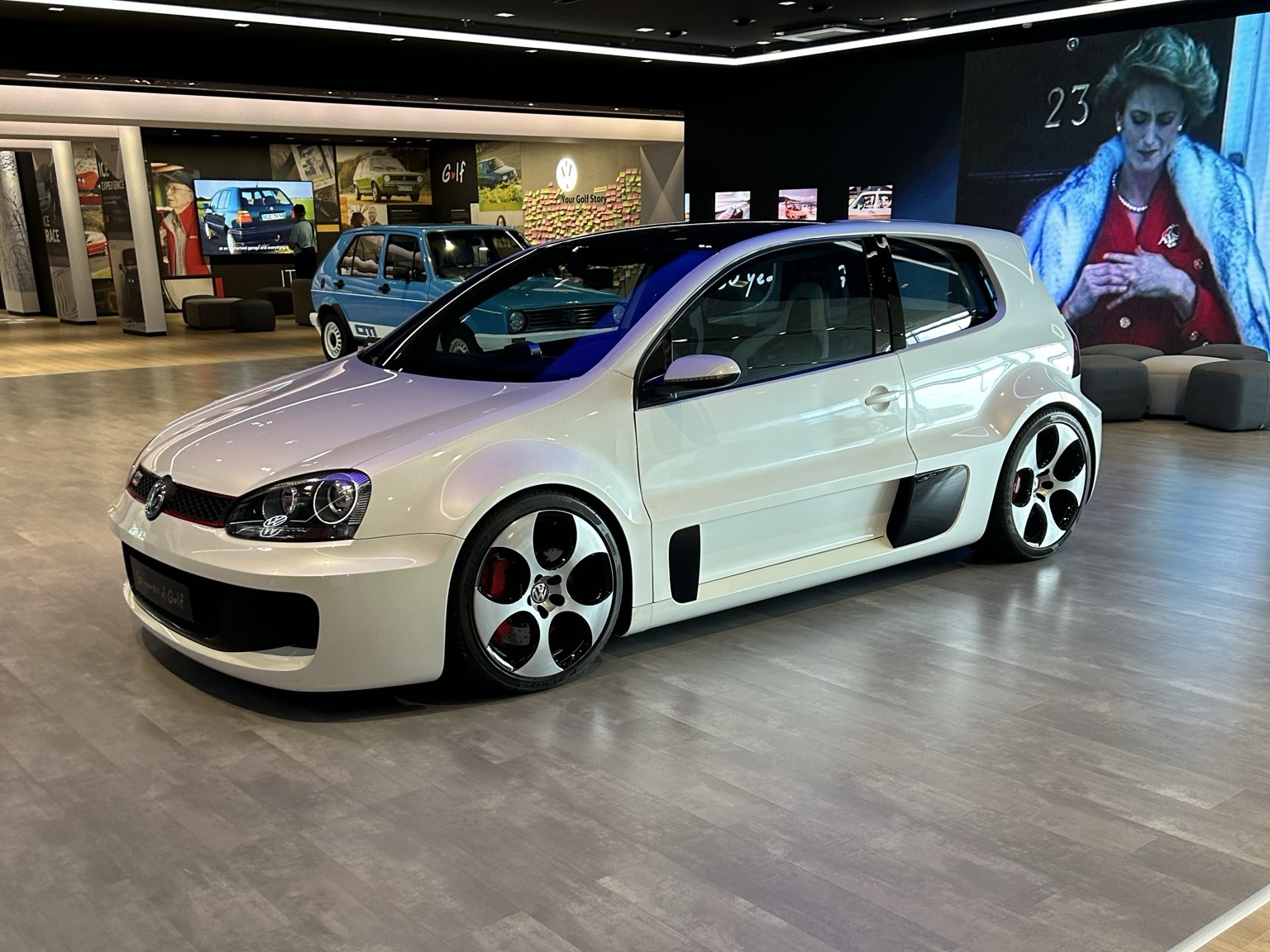 Volkswagen Golf GTI W12-650