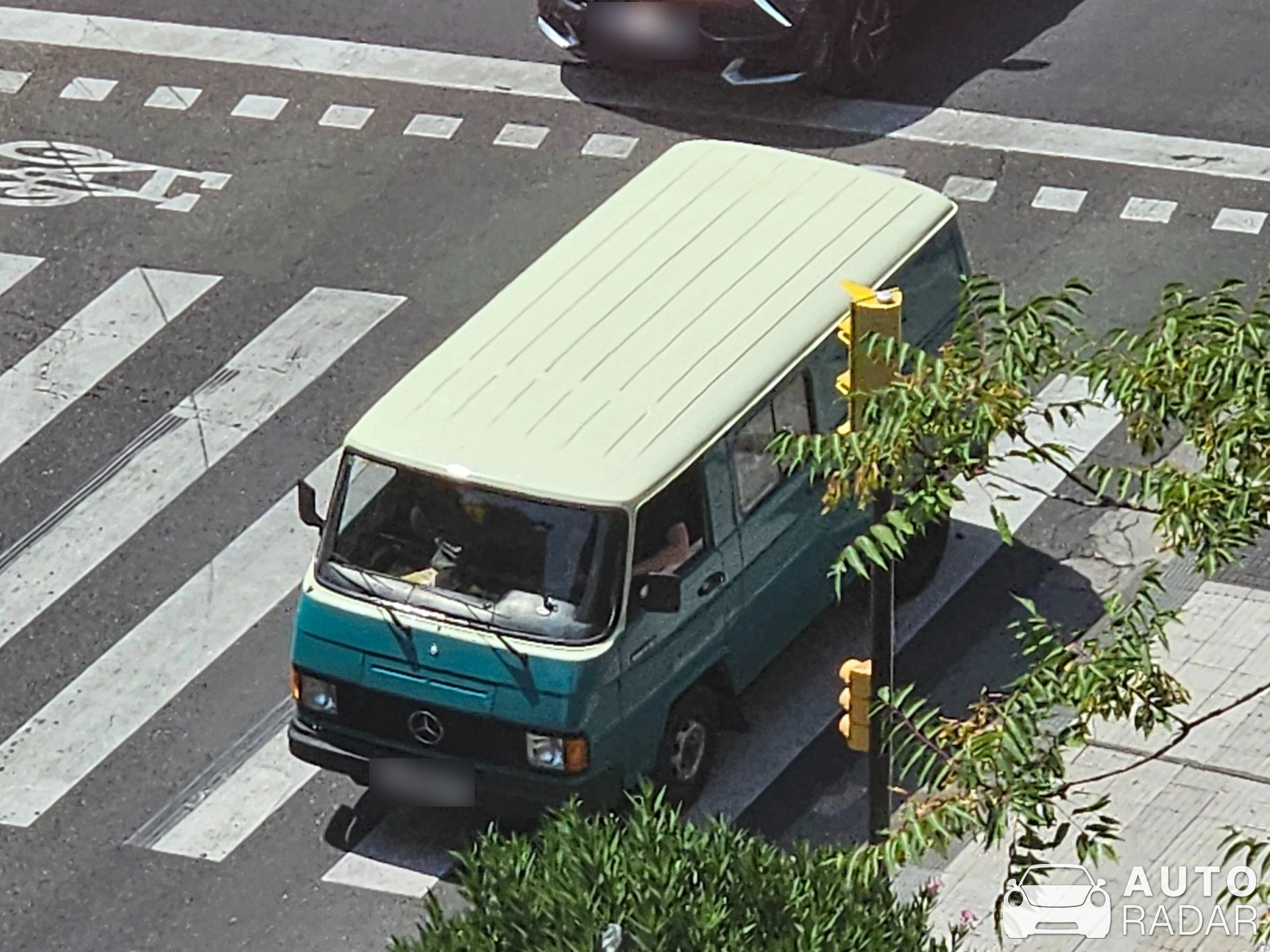 Mercedes-Benz MB100 spotted in Zaragoza