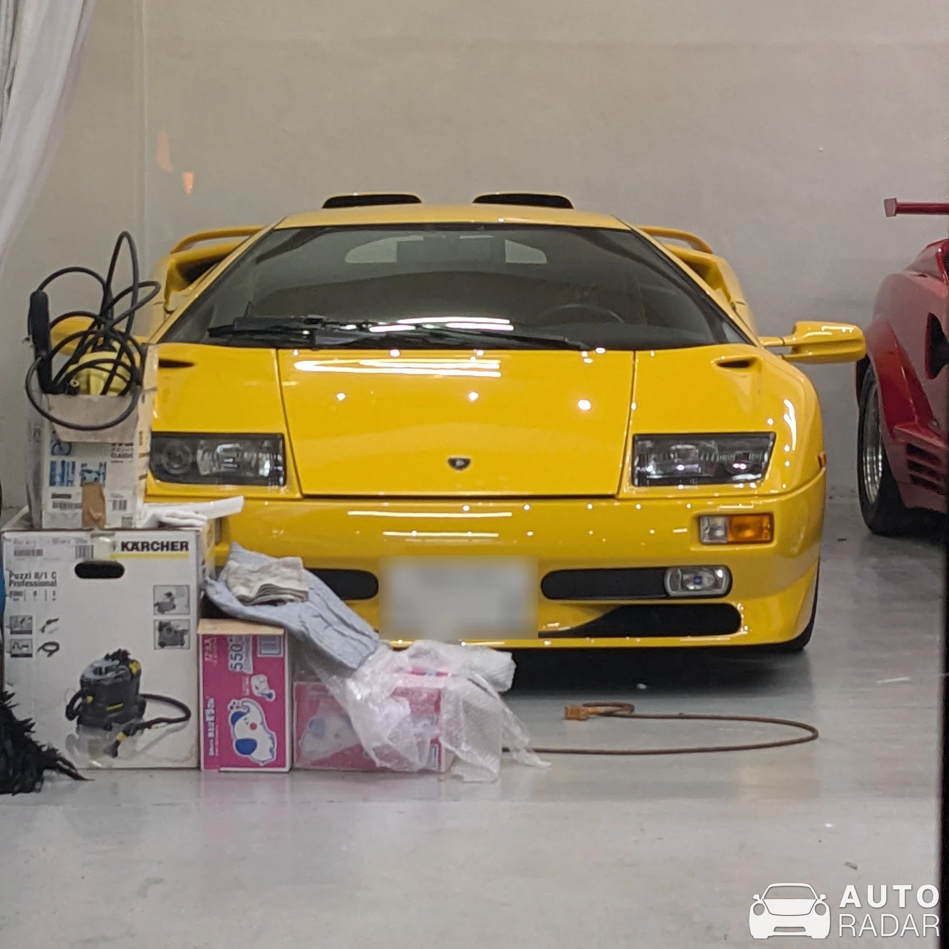 Lamborghini Diablo VT spotted in Itabashi City, Japan