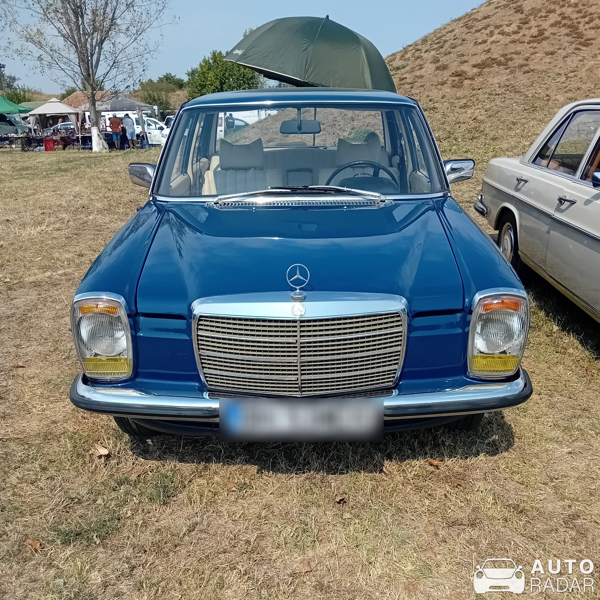 Mercedes-Benz 200D W123 spotted in Biharia