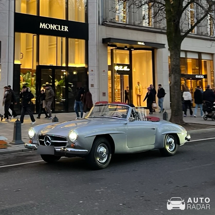 Mercedes-Benz 190 SL spotted in Düsseldorf, Deutschland