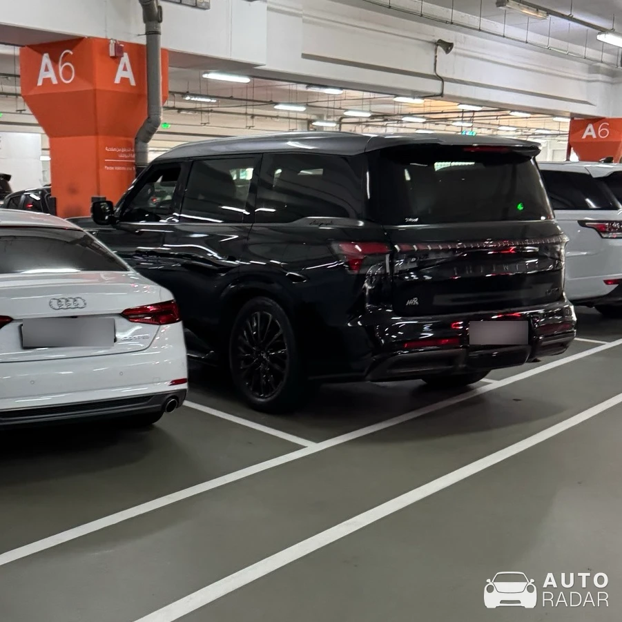 Infiniti QX spotted in دبي