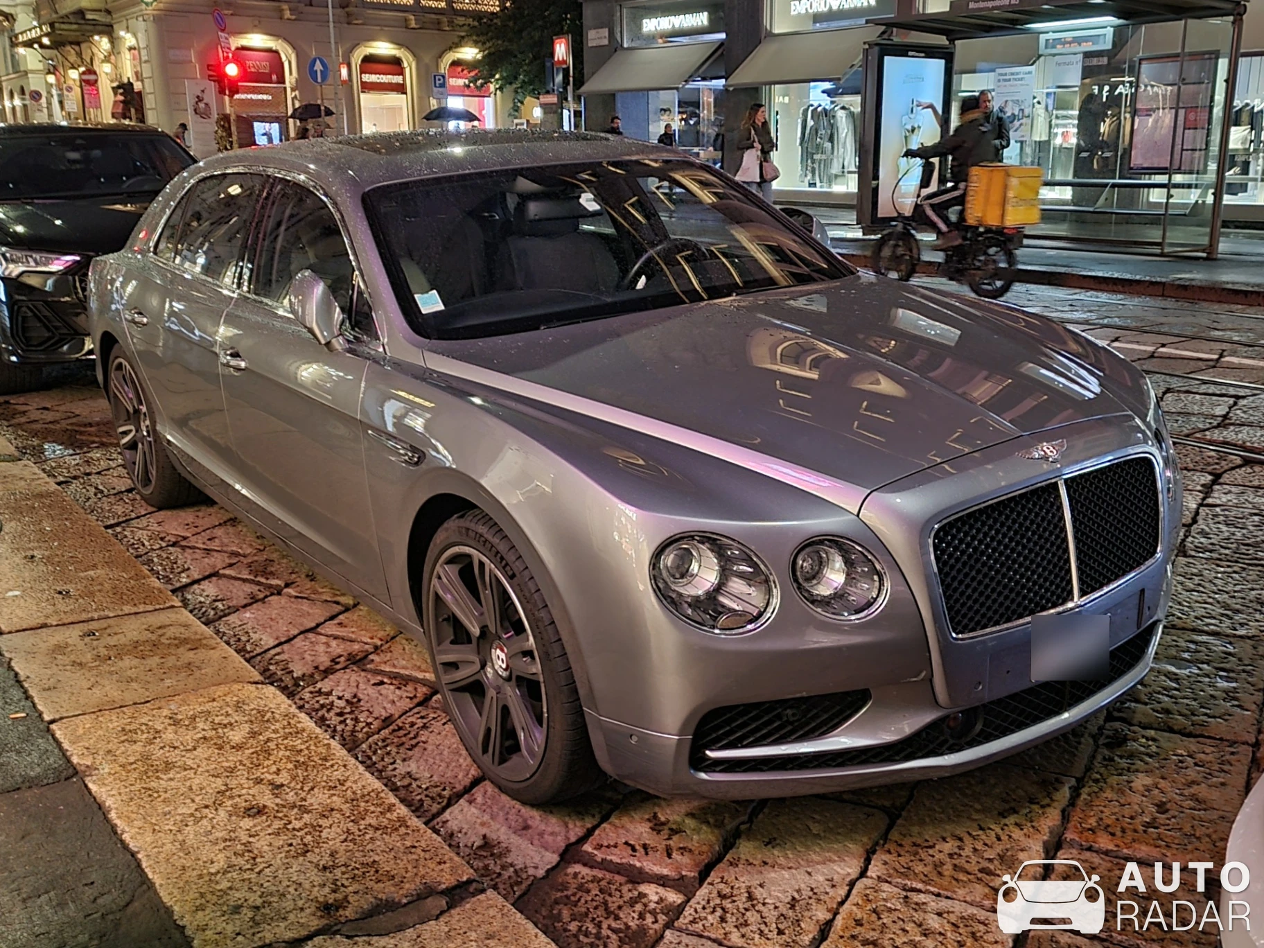 Bentley Flying Spur V8 spotted in Milano, Italia