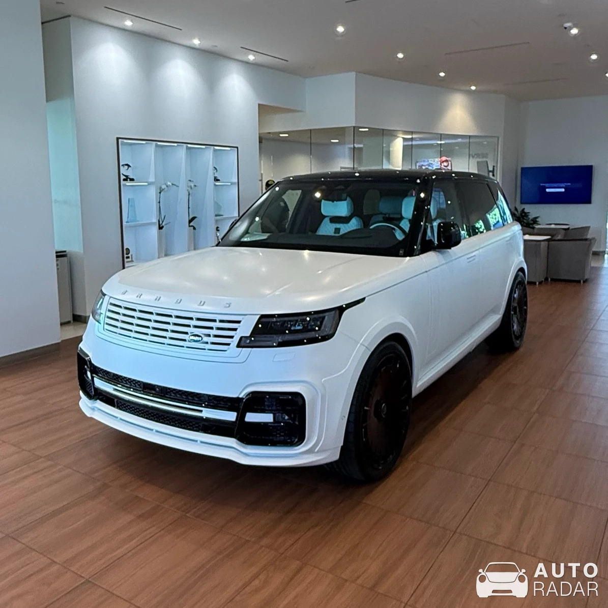 Land Rover Range Rover SE SWB P530 BRABUS spotted in Los Angeles