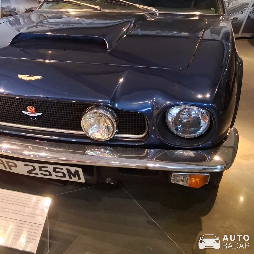 Aston Martin V8 Series 3 spotted in Athina