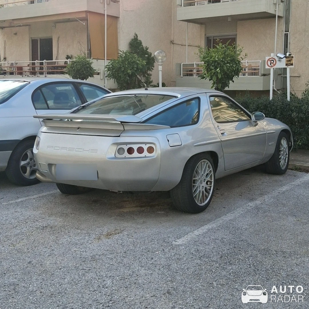 Porsche 928 spotted in Voula, Greece
