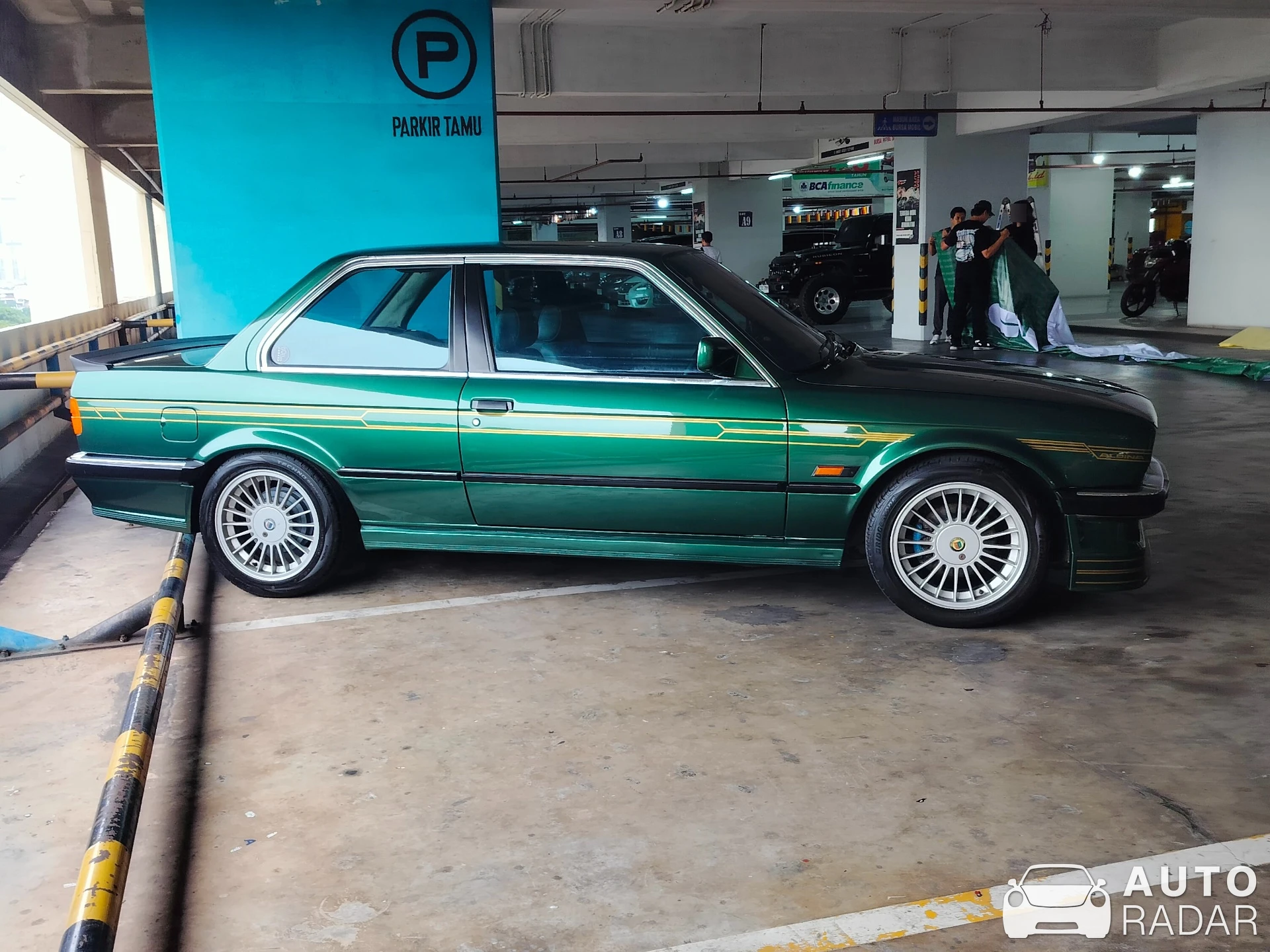 Alpina B6 3.5 E30 spotted
