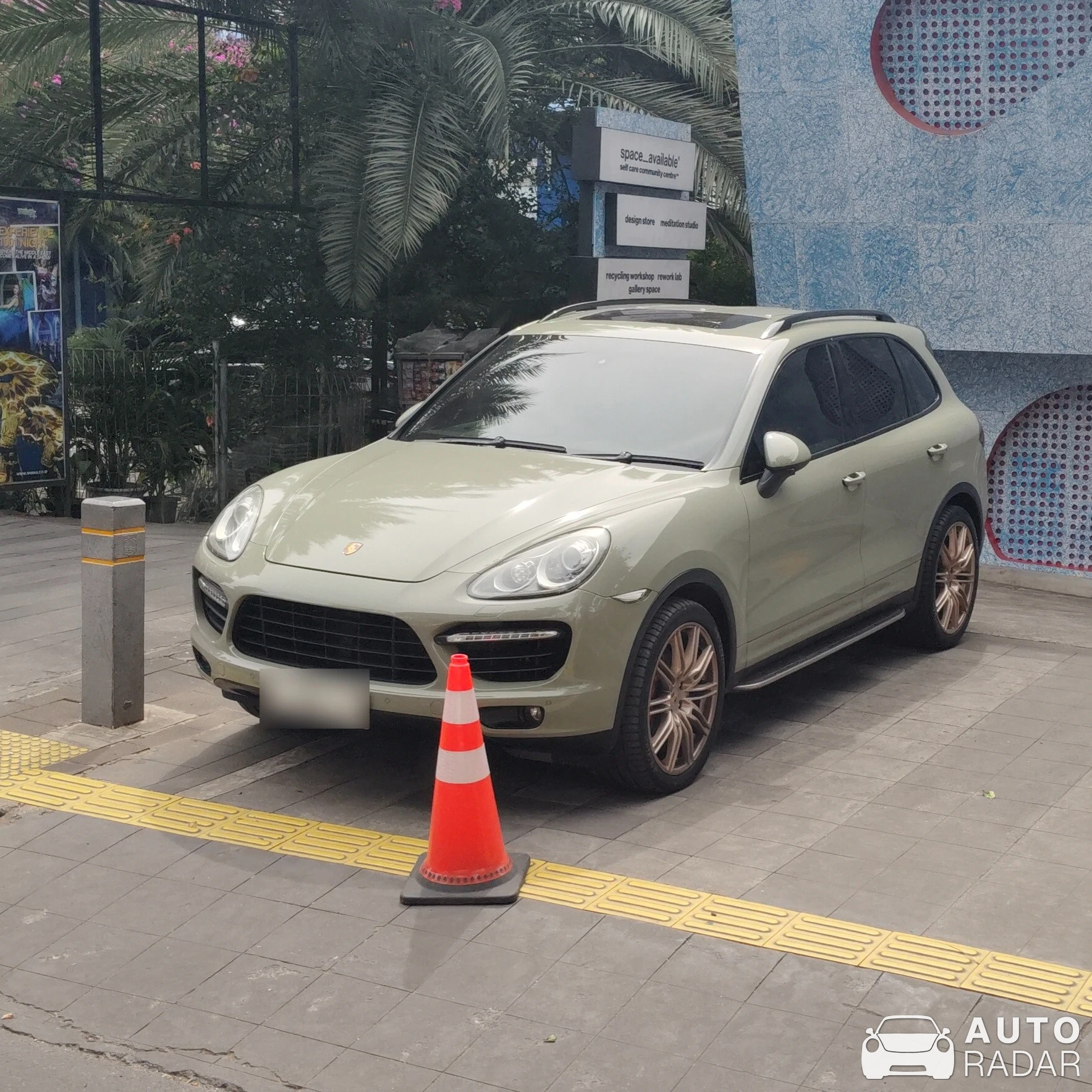 Porsche Cayenne spotted in Jakarta, Indonesia