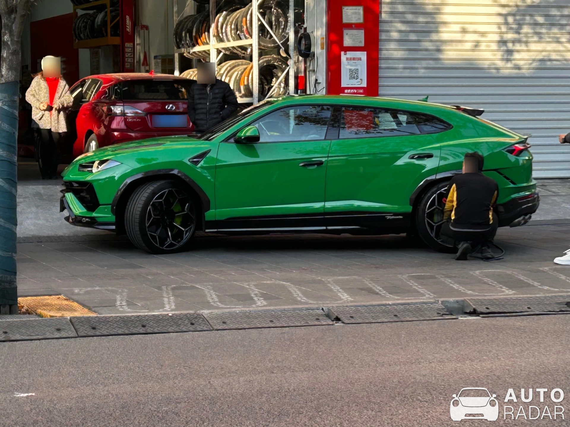 Lamborghini Urus Performante spotted in 长宁区, 中国