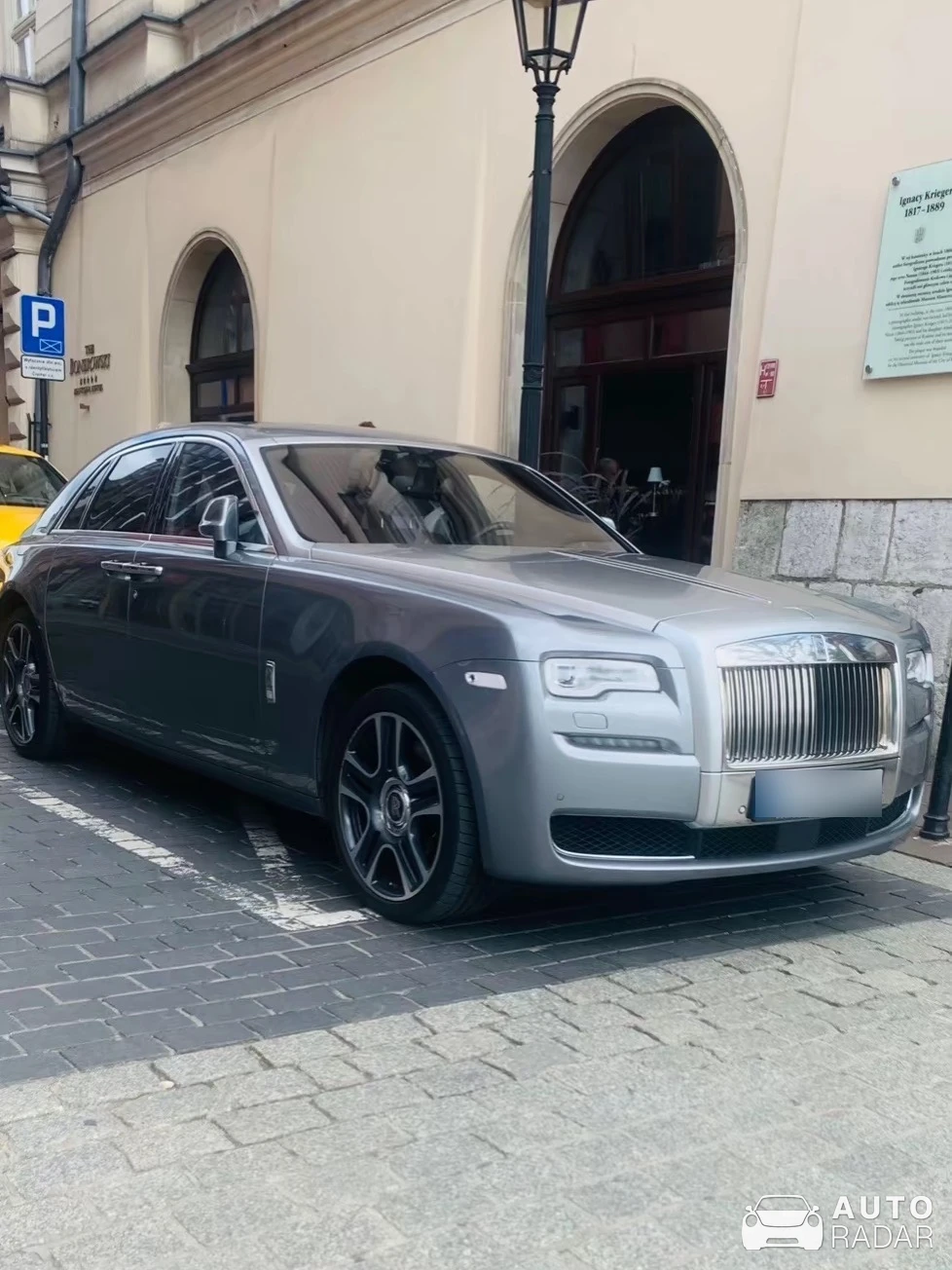 Rolls-Royce Phantom VII Series II Limousine spotted in Kraków