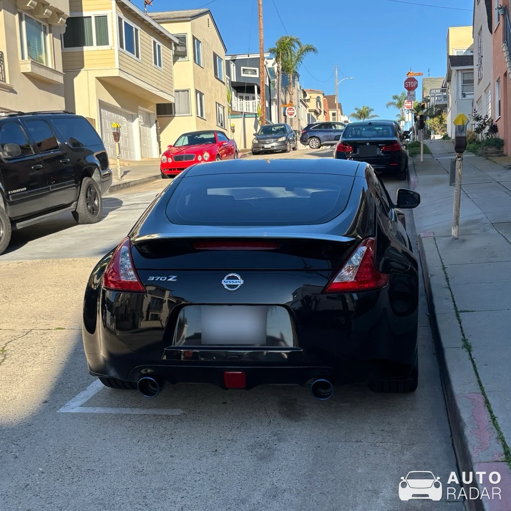 Nissan 370Z spotted in Hermosa Beach, United States