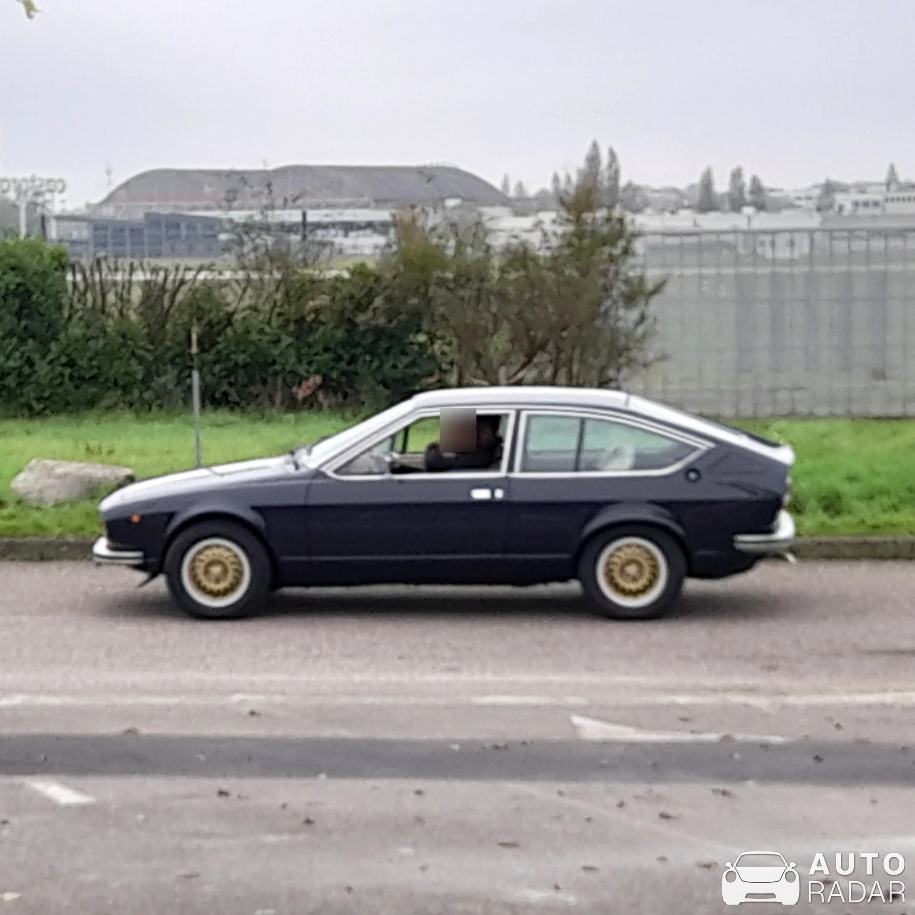 Alfa Romeo GTV6 spotted in Chassieu