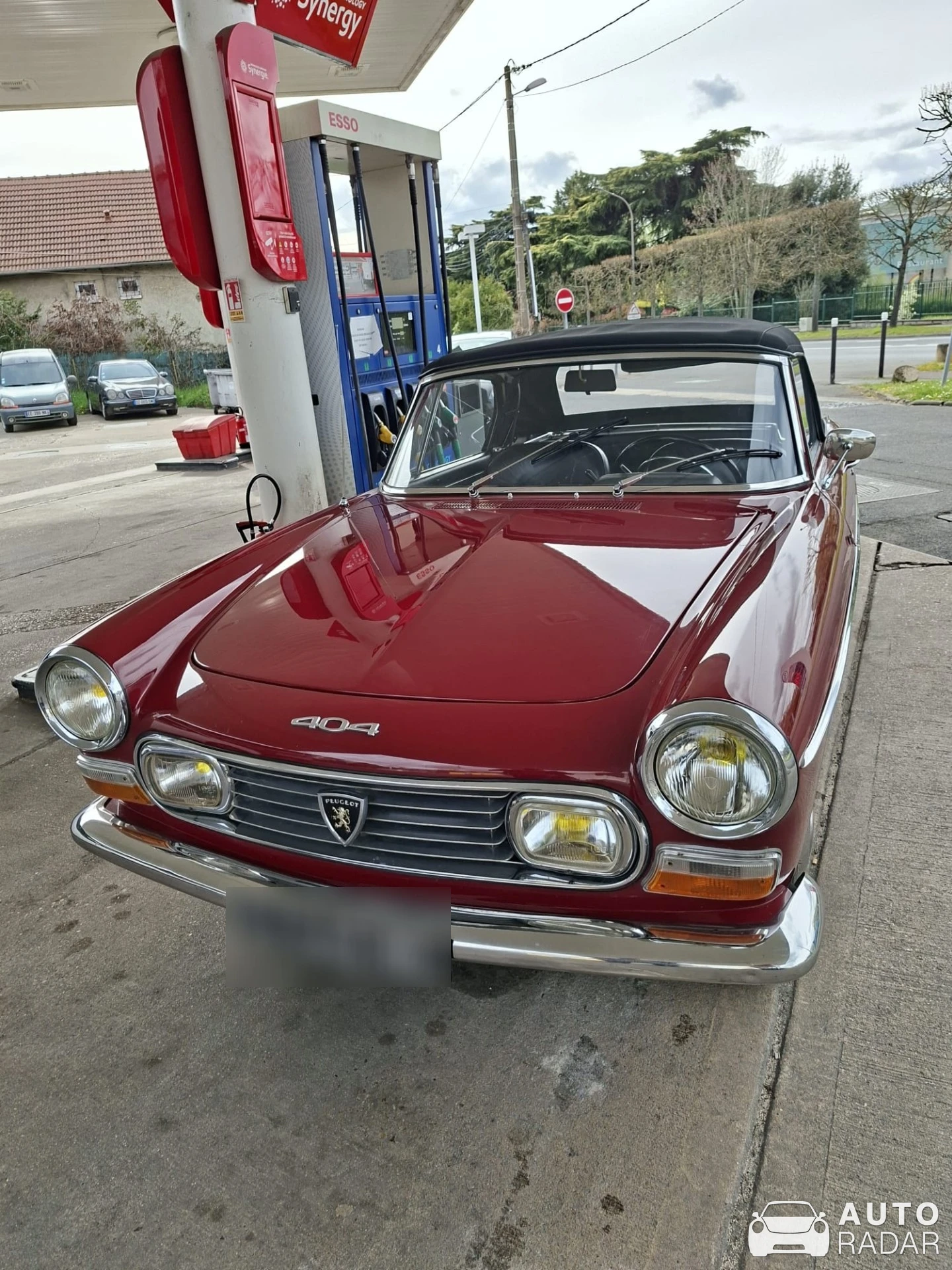 Peugeot 404 Cabriolet spotted in Morangis