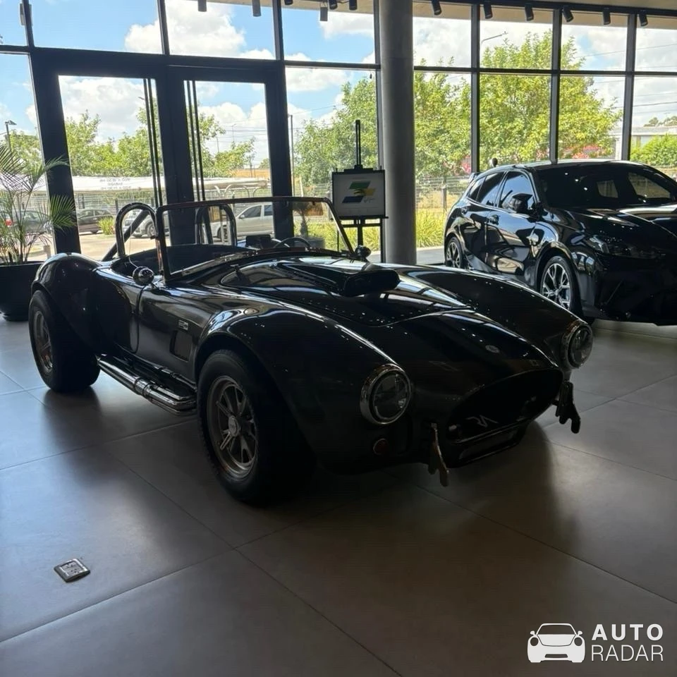 Shelby Cobra 427 spotted in Villa Urquiza, Argentina