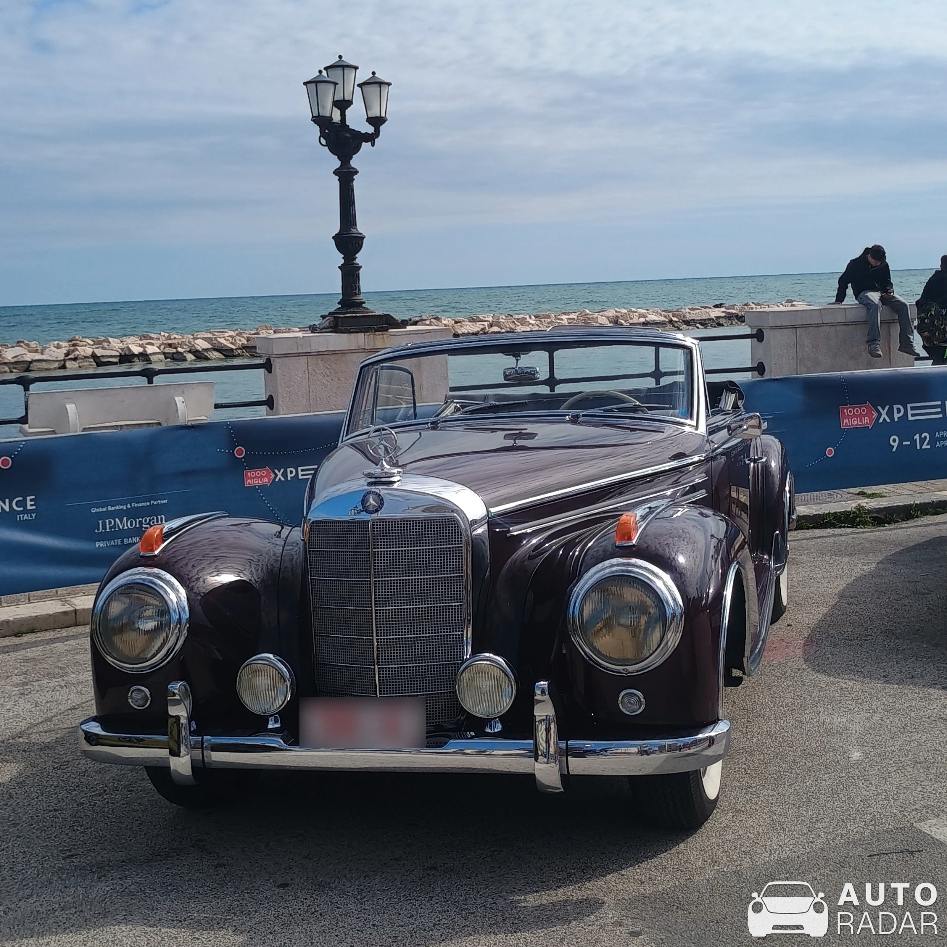 Mercedes-Benz 300S spotted in Bari