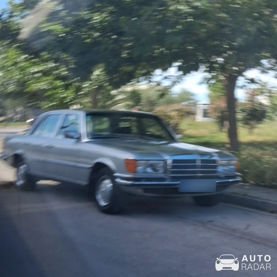 Mercedes-Benz W123 spotted in Glyfada