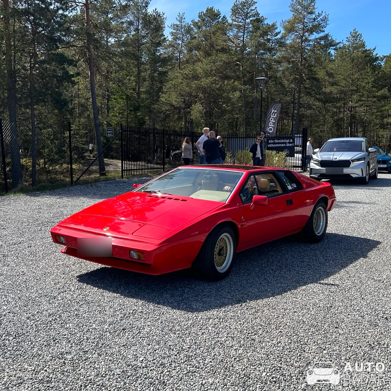 Lotus Esprit S2 spotted