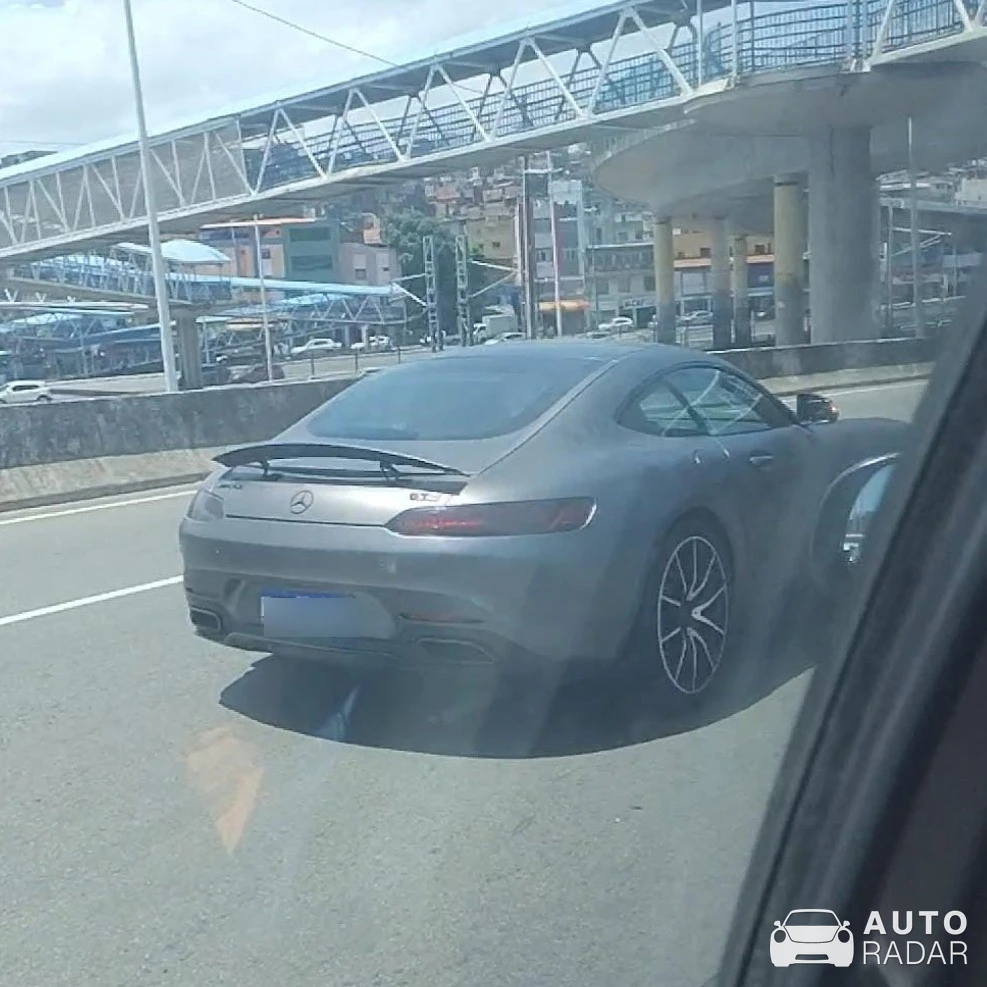 Mercedes-AMG GT C190 spotted in Caminho das Árvores, Brazil
