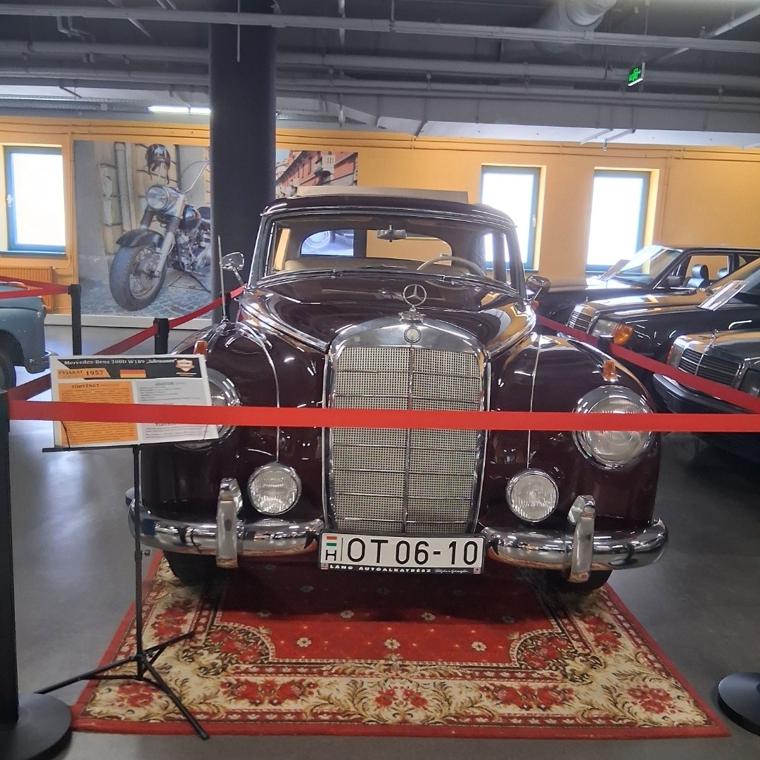Mercedes-Benz 300D W189 "Adenauer"