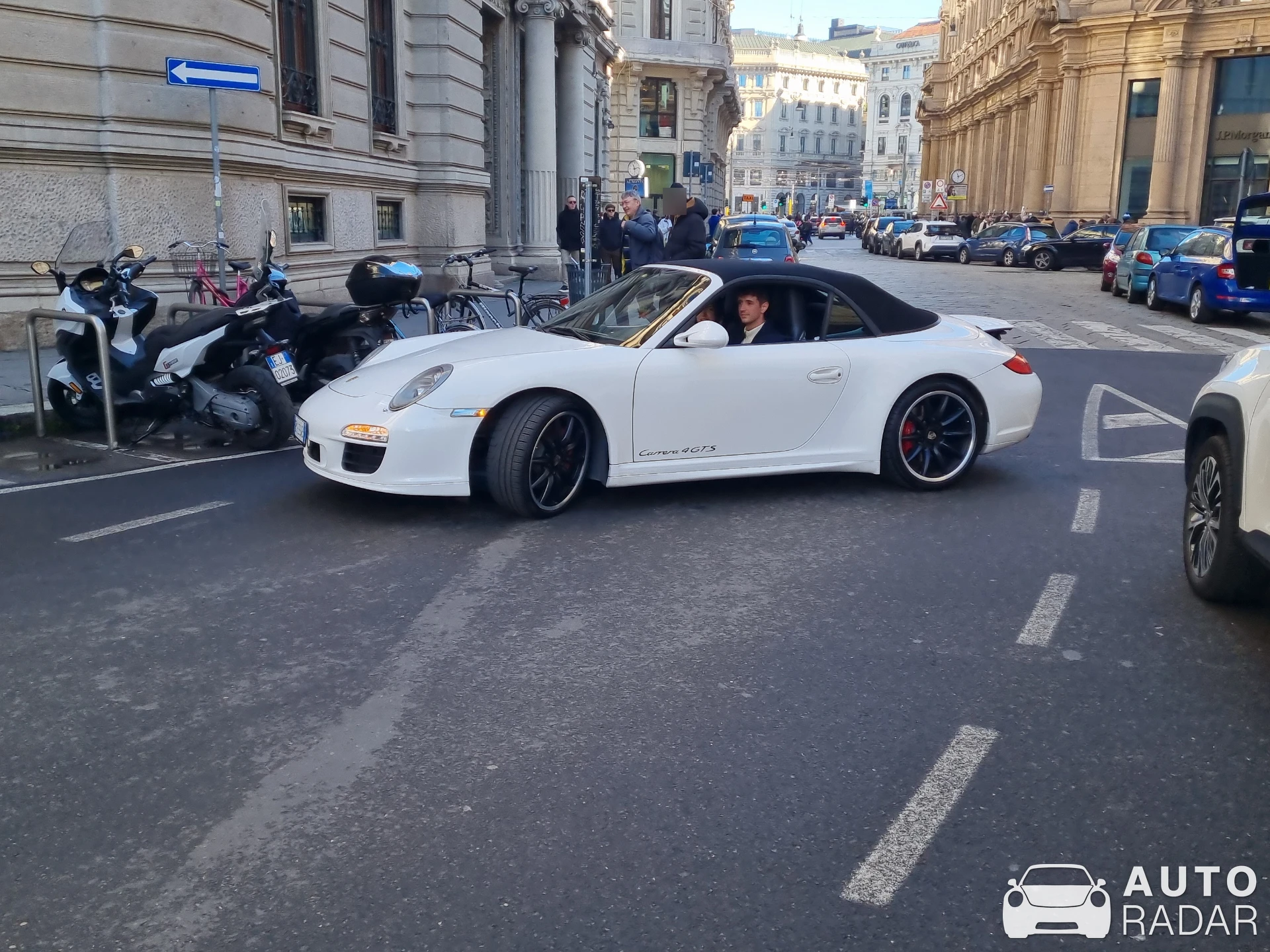 Porsche 997 Carrera 4 GTS spotted in Milano