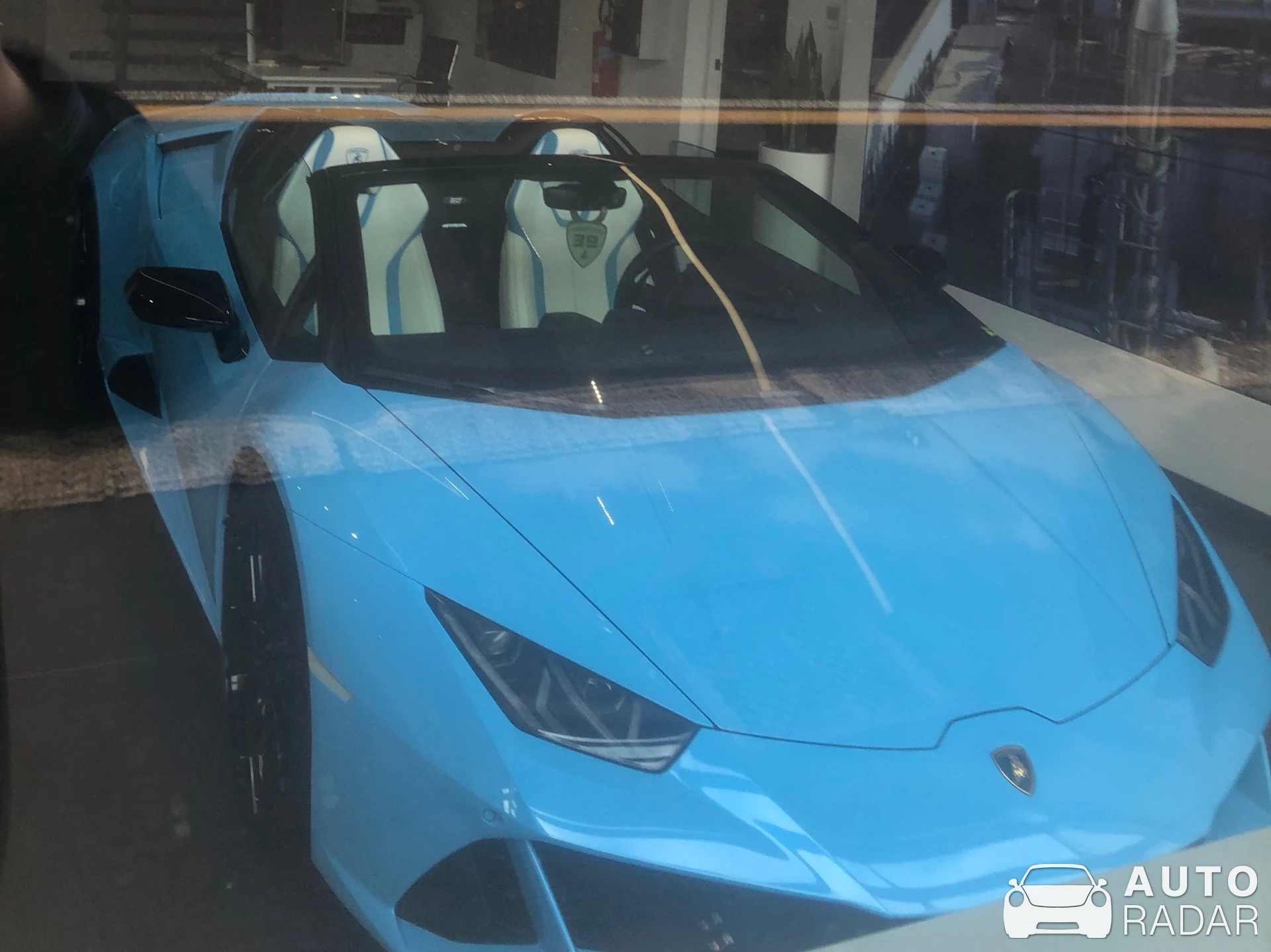 Lamborghini Huracán LP640-4 EVO Spyder spotted in Milano, Italia