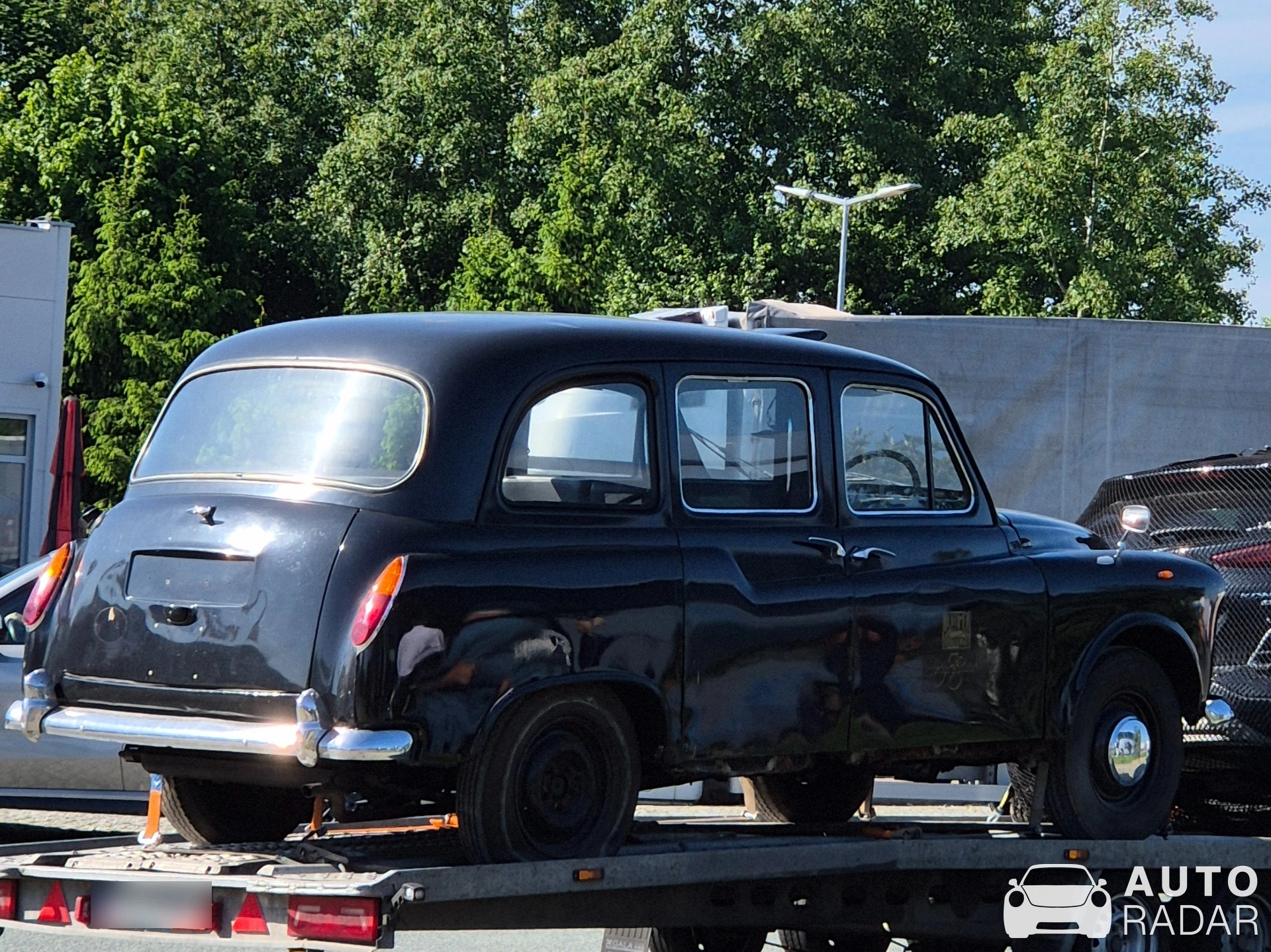 Austin FX4 spotted in Żarska Wieś