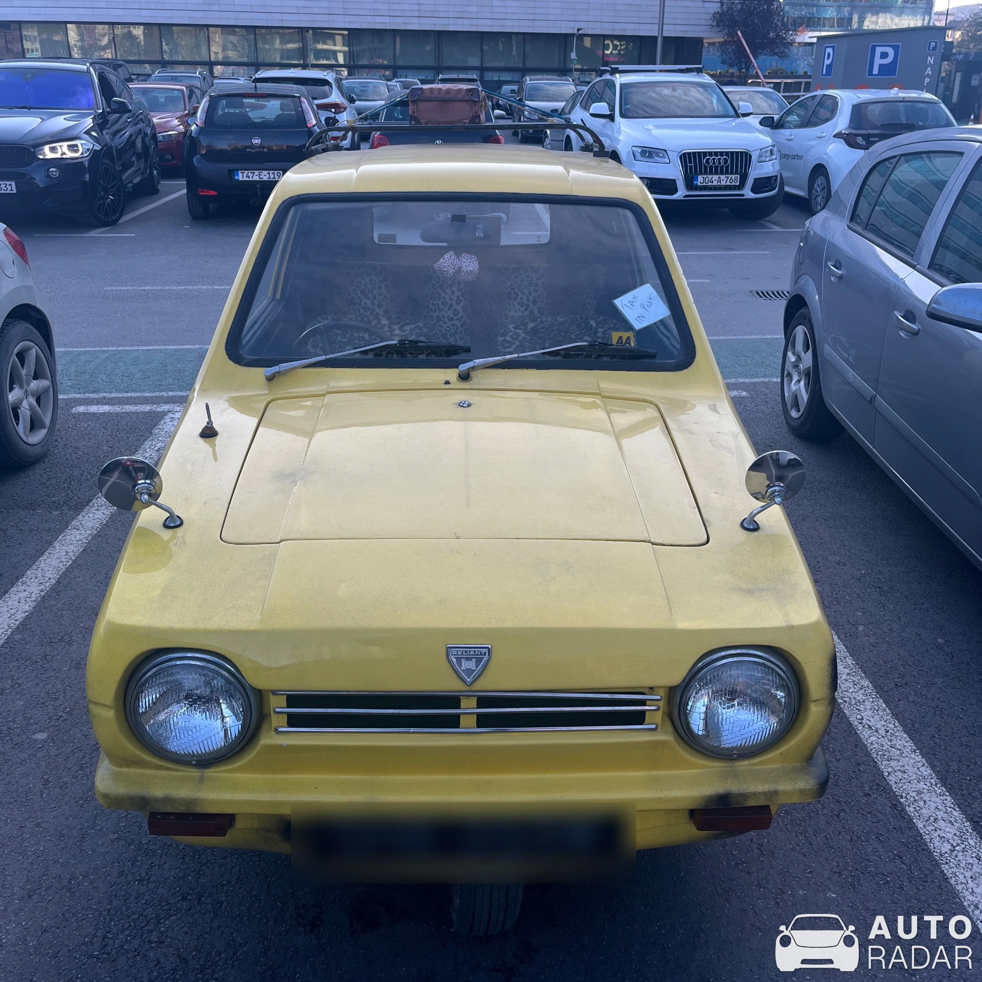 Reliant Robin MkI spotted in Sarajevo