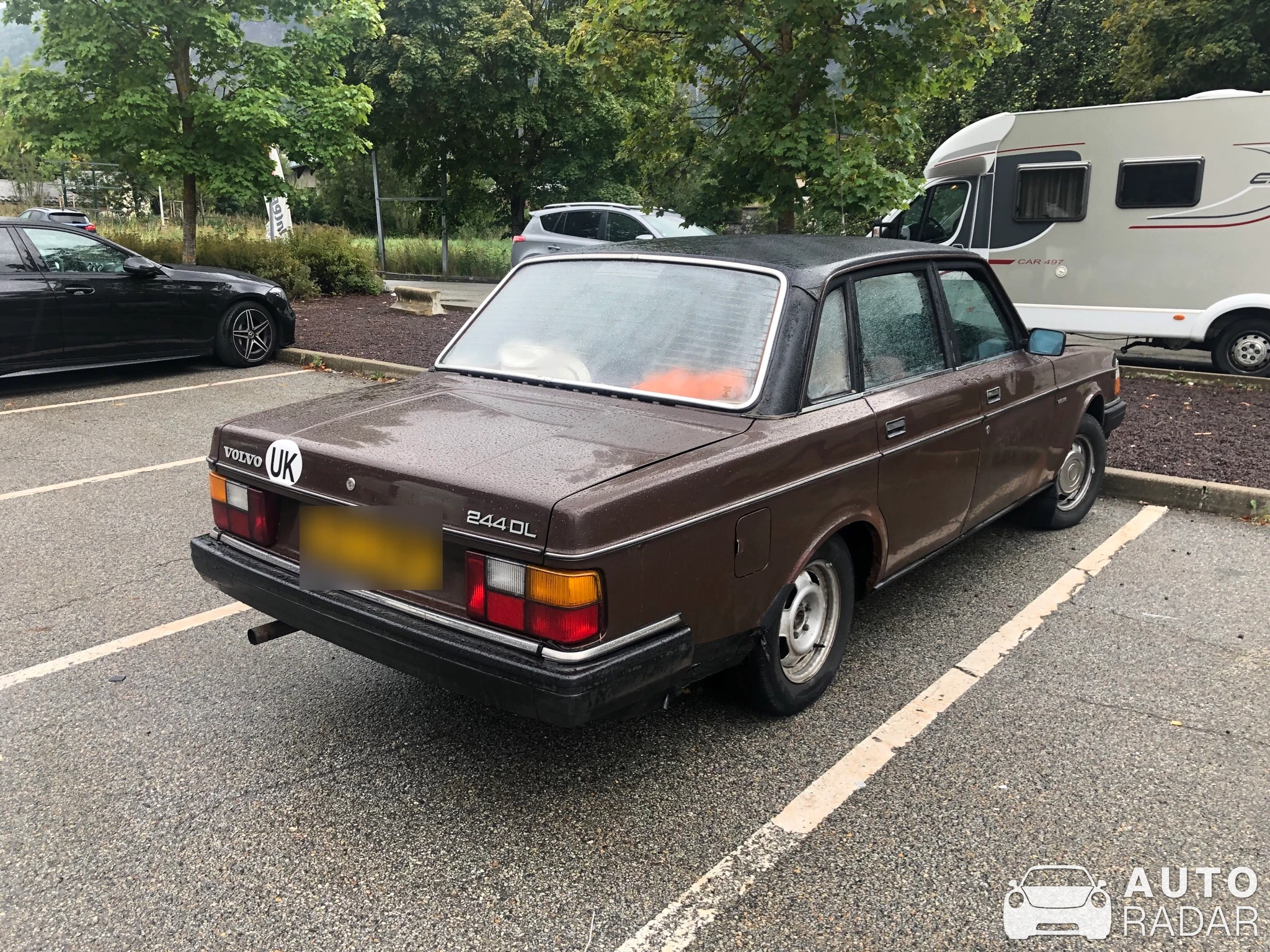 Volvo 244 DL spotted in Le Bourg-d'Oisans
