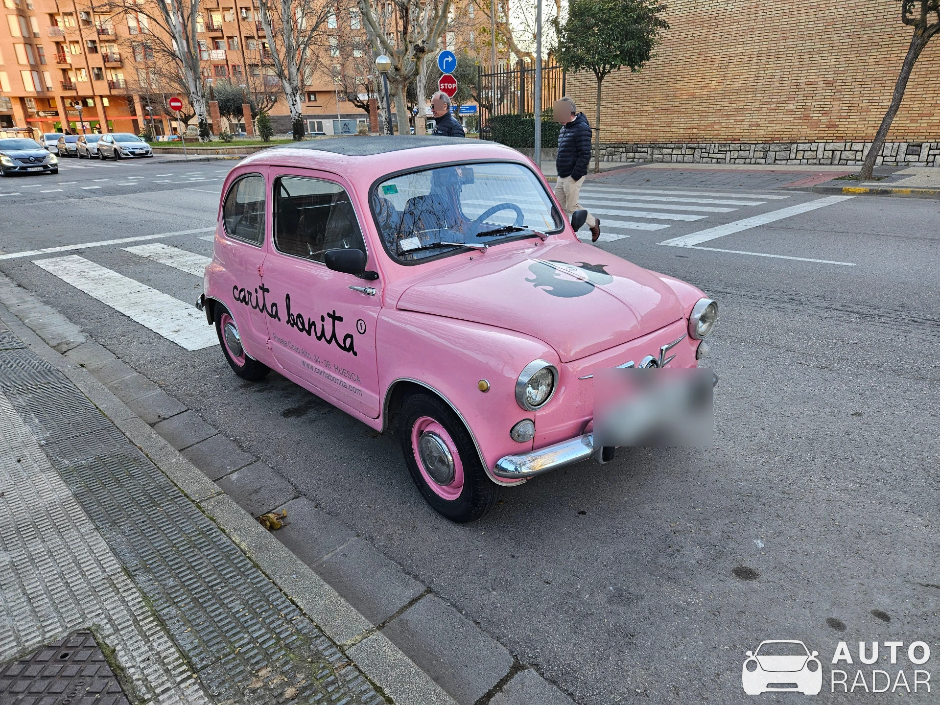 SEAT 600D spotted in Huesca, España