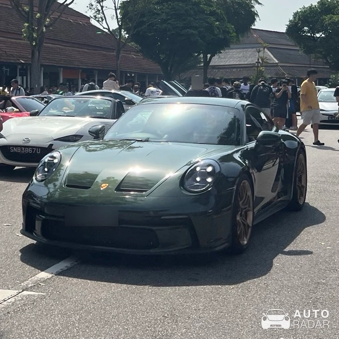 Porsche 992 GT3 Touring MkI spotted in Singapore, Singapore