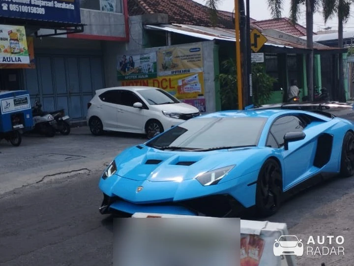 Lamborghini Aventador LP750-4 SuperVeloce spotted in Kota Surakarta, Indonesia