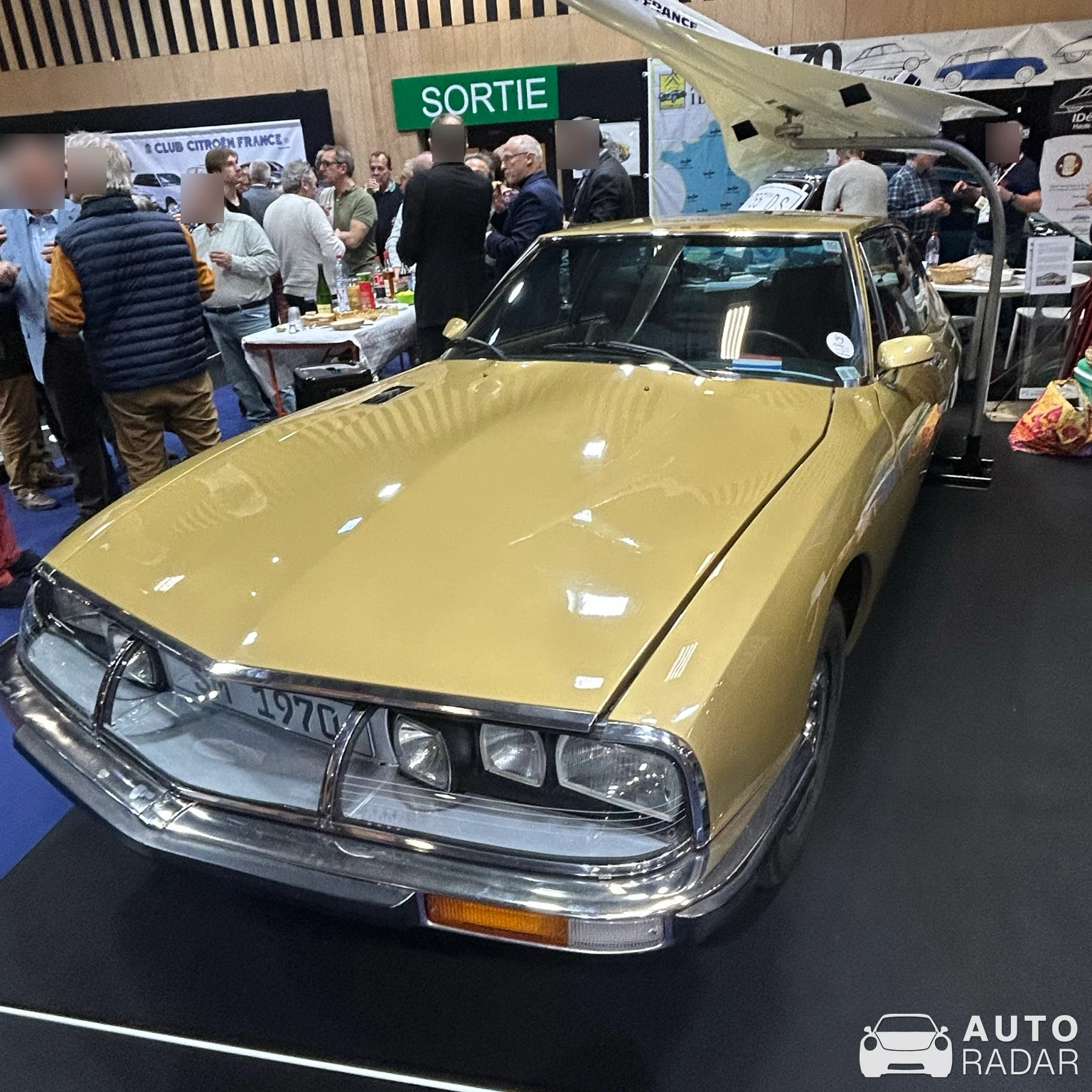 Citroën SM spotted in Issy-les-Moulineaux, France