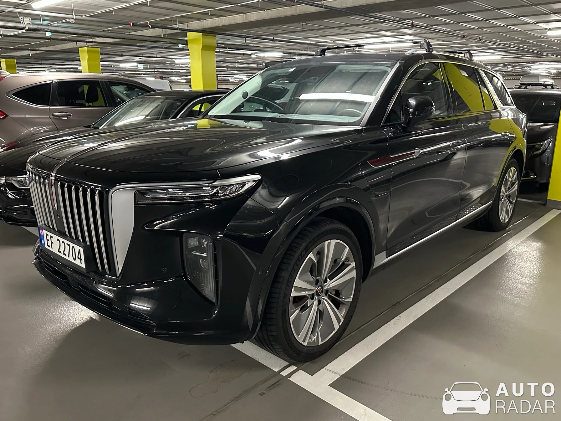 Hongqi E-HS9 spotted