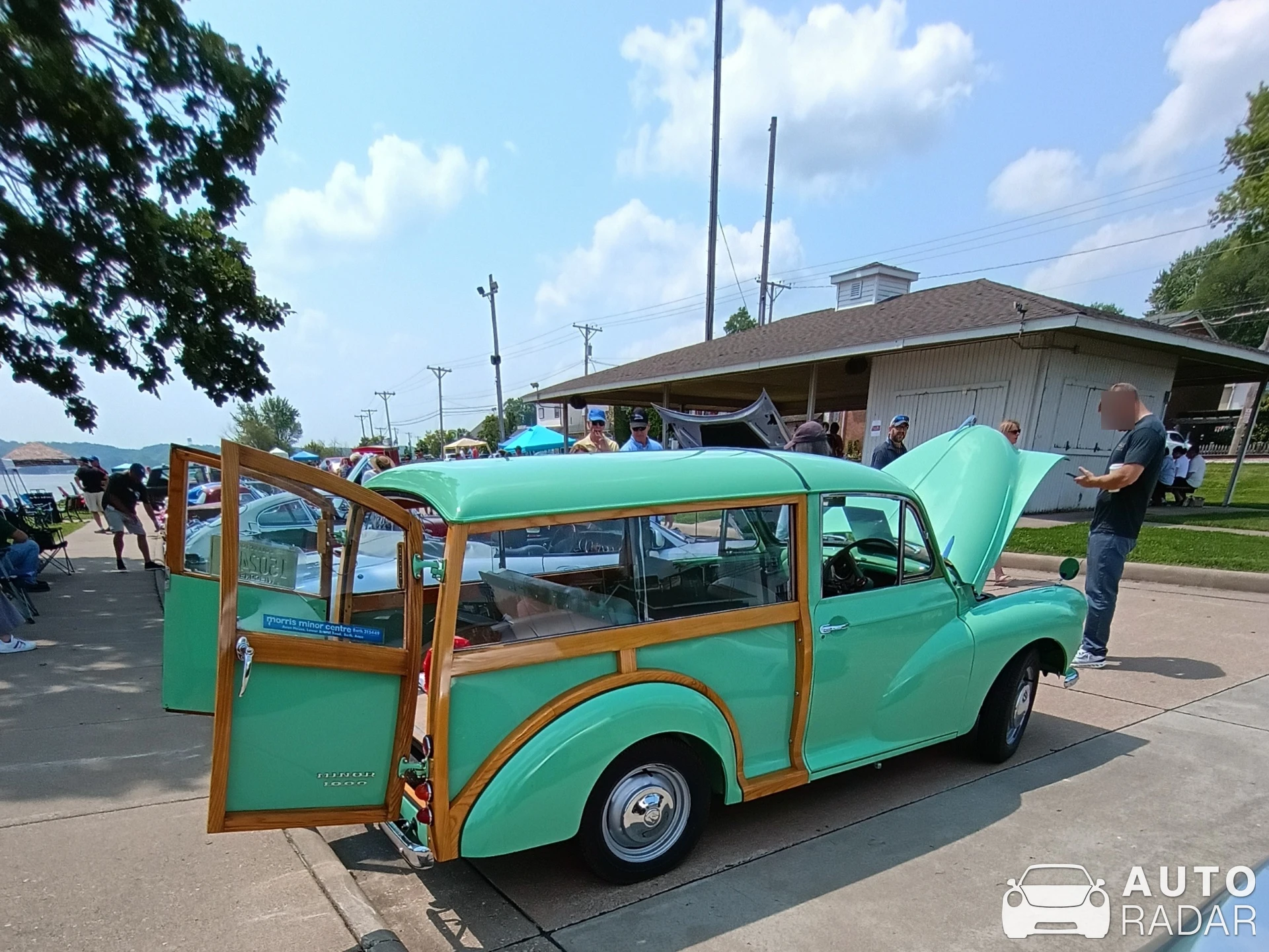 Morris Minor 1000 Traveller spotted in LeClaire