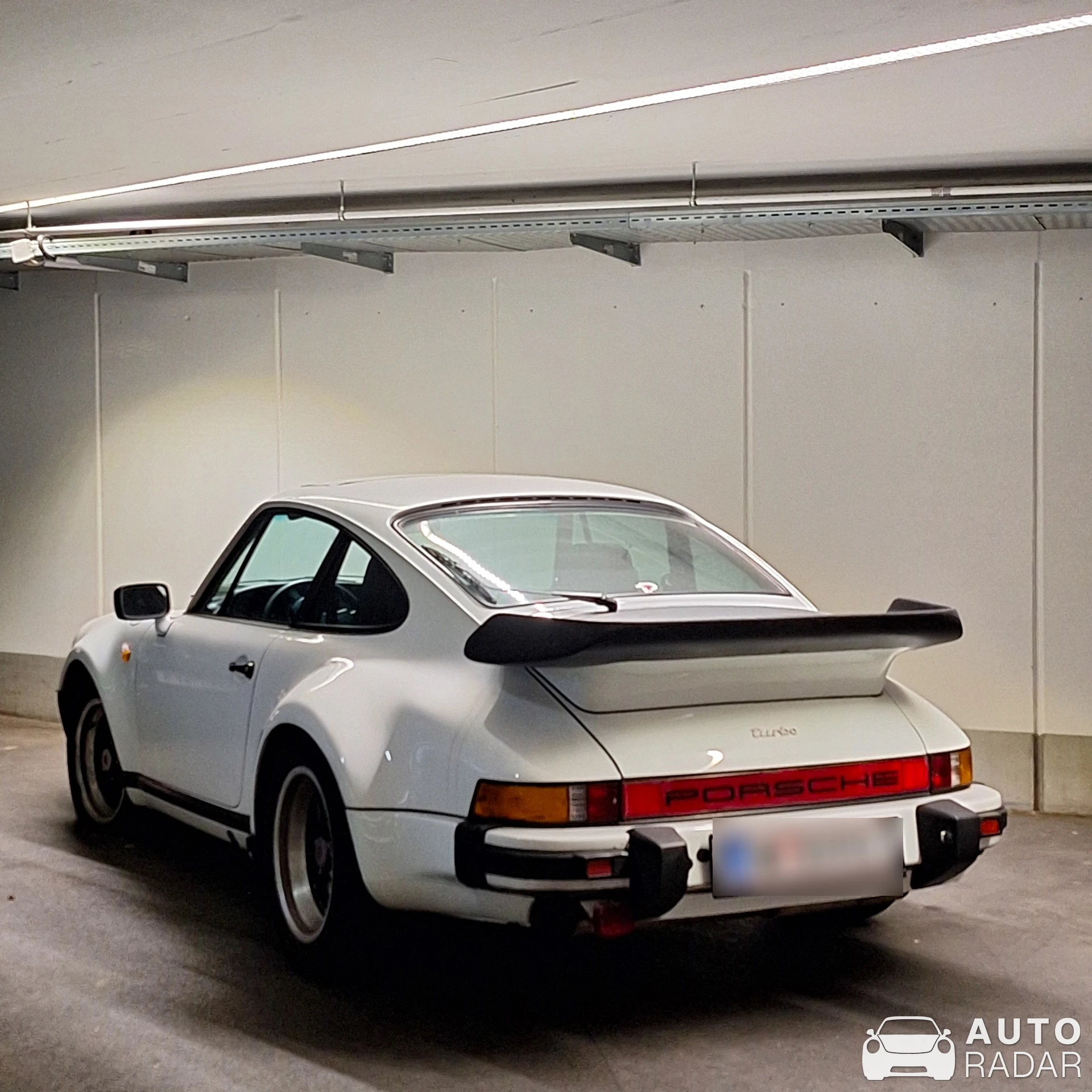 Porsche 930 Turbo spotted in Wien, Austria