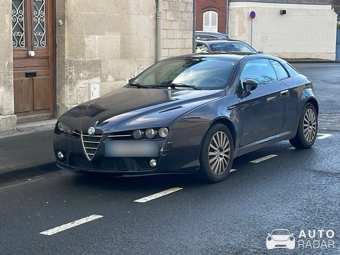 Alfa Romeo GT spotted in Compiègne, France