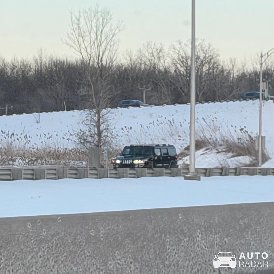 Hummer H2 SUT spotted in Terrebonne