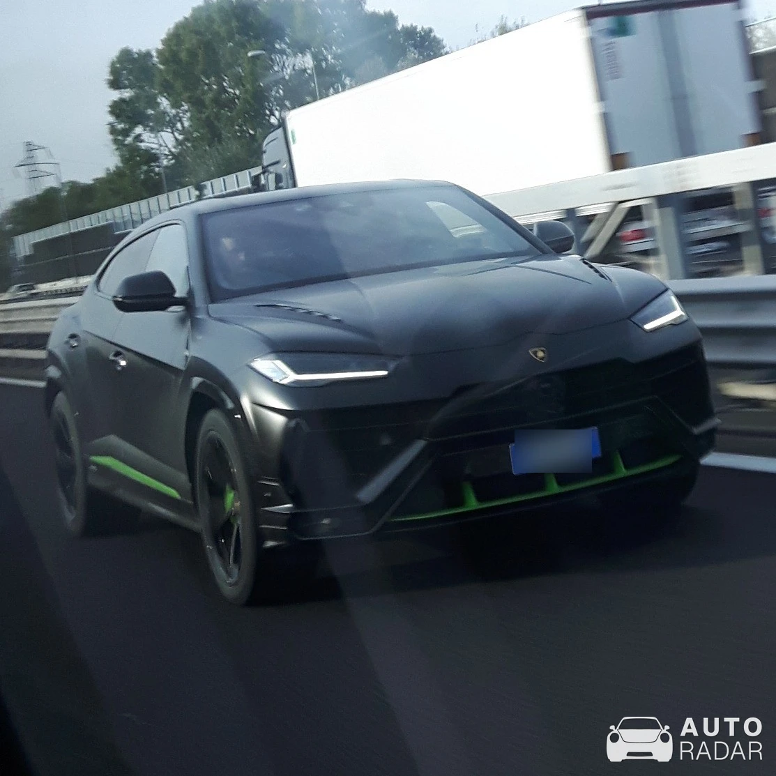 Lamborghini Urus S spotted in Bologna, Italy