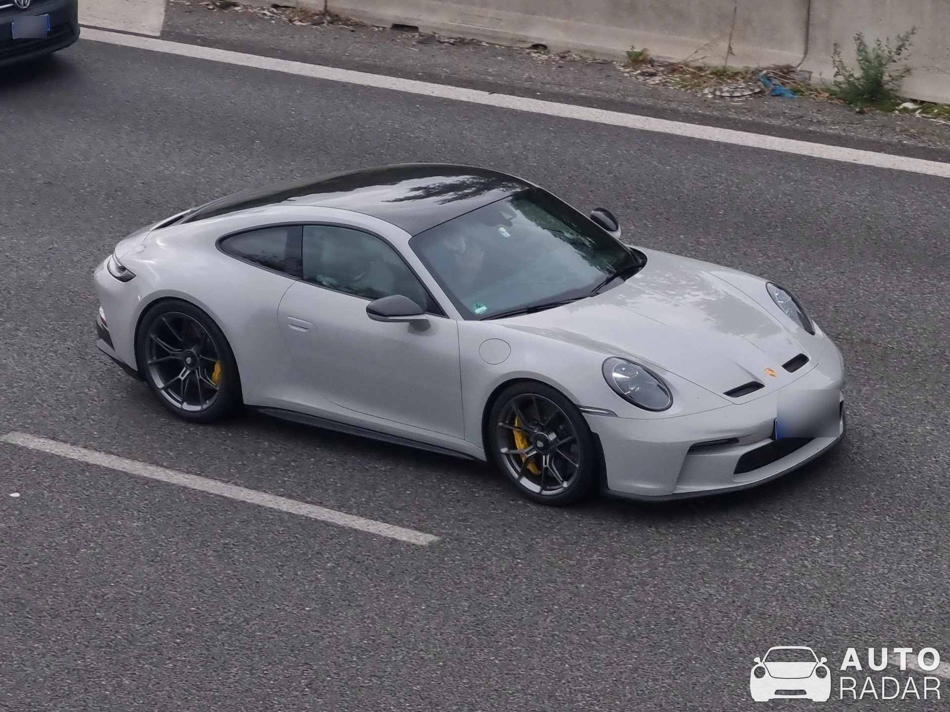 Porsche 992 GT3 Touring MkI spotted in Milano, Italia