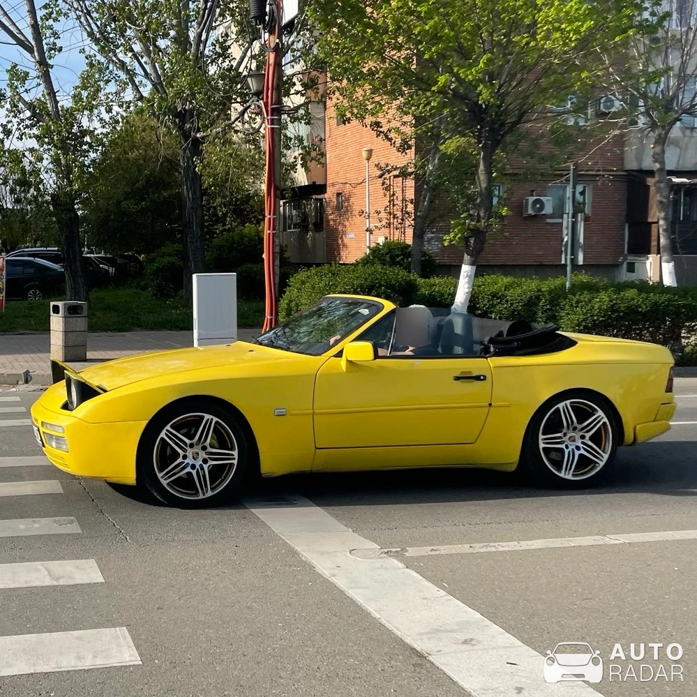 Porsche 944 Cabriolet spotted in Slatina