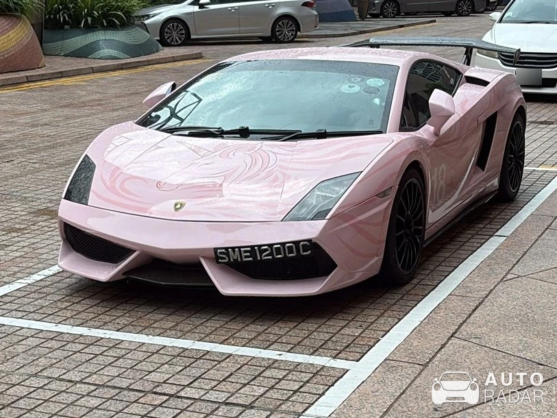 Lamborghini Gallardo LP560-4 Bicolore spotted in Singapore