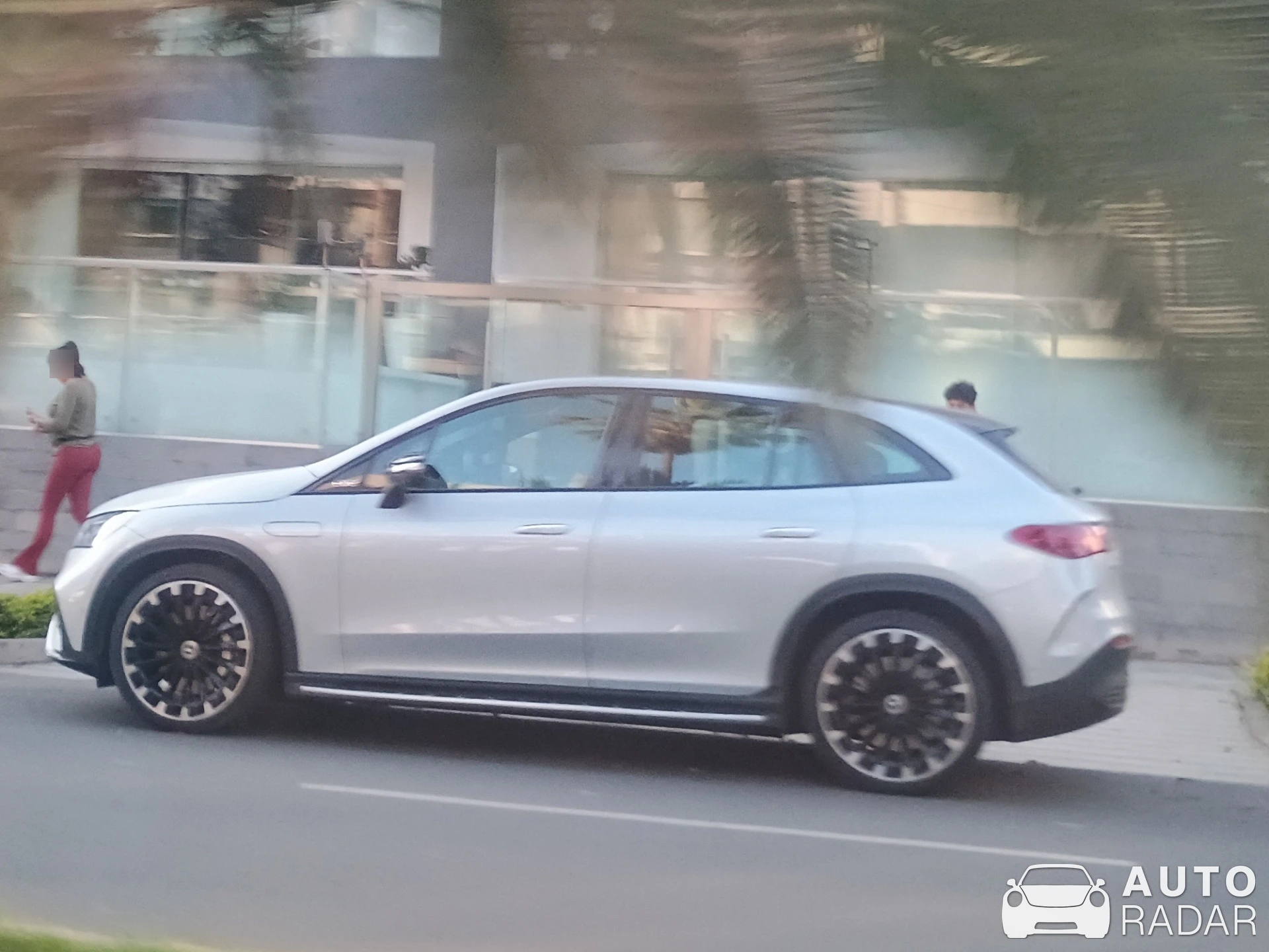 Mercedes-Benz EQE spotted in Lima