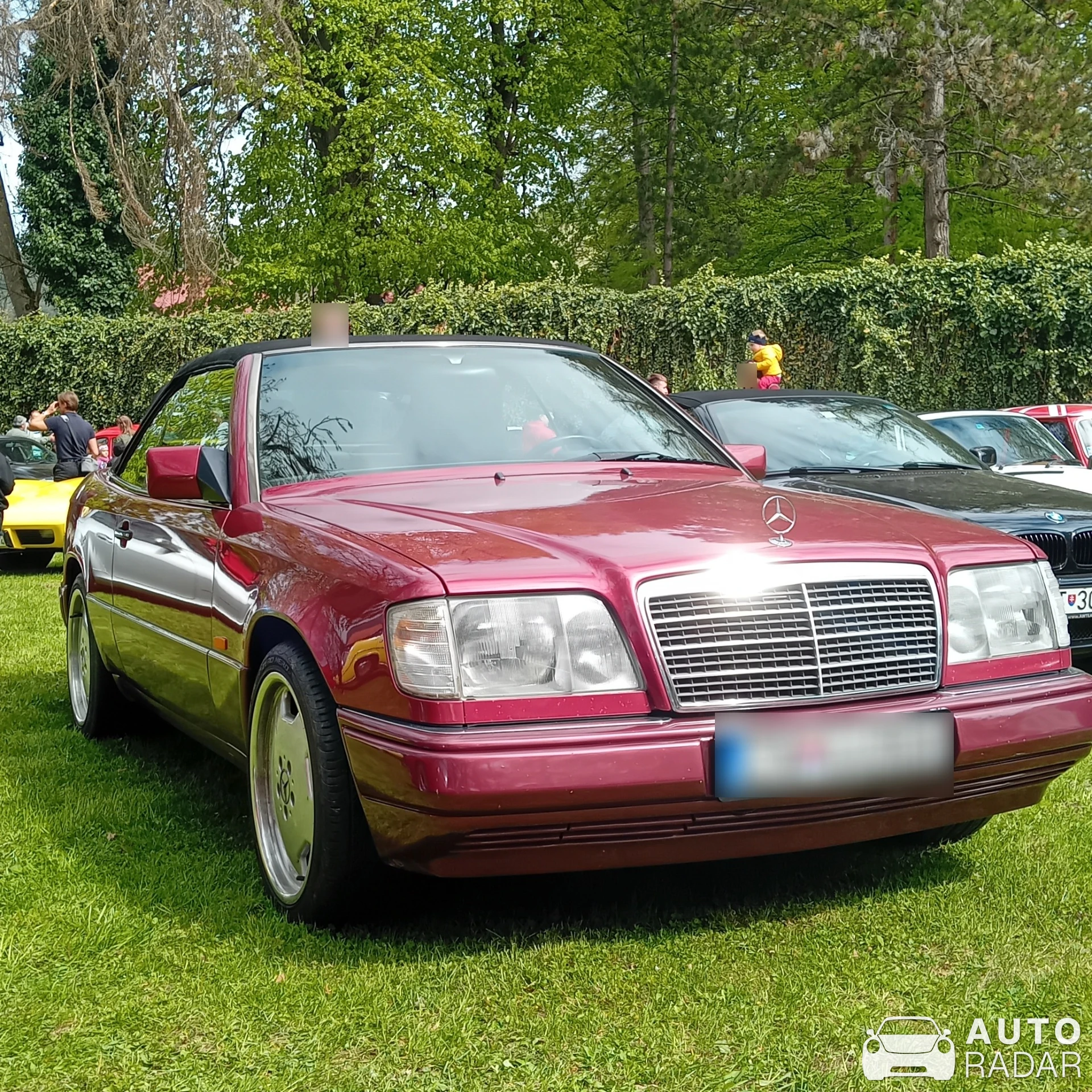 Mercedes-Benz E-Klasse Cabriolet A124 spotted in Gbeľany