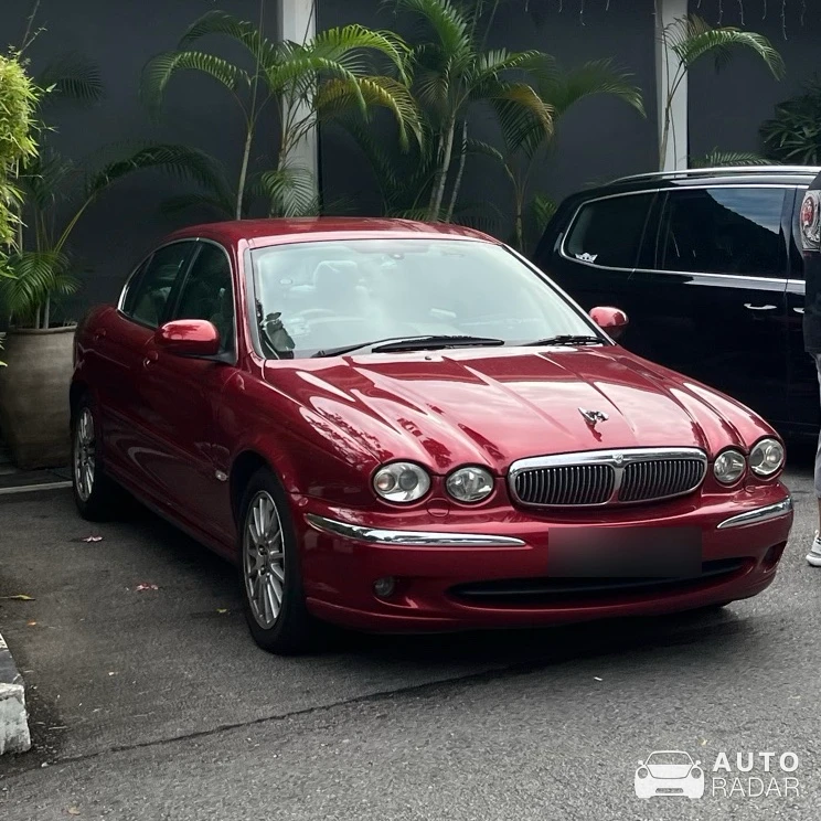 Jaguar X-TYPE spotted in Singapore