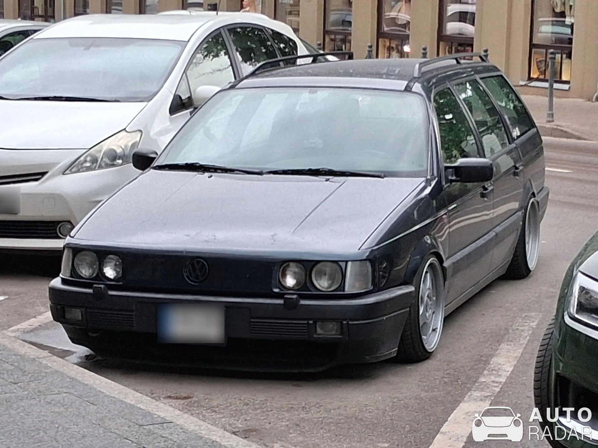 Volkswagen Passat B3 spotted in Kaunas, Lithuania