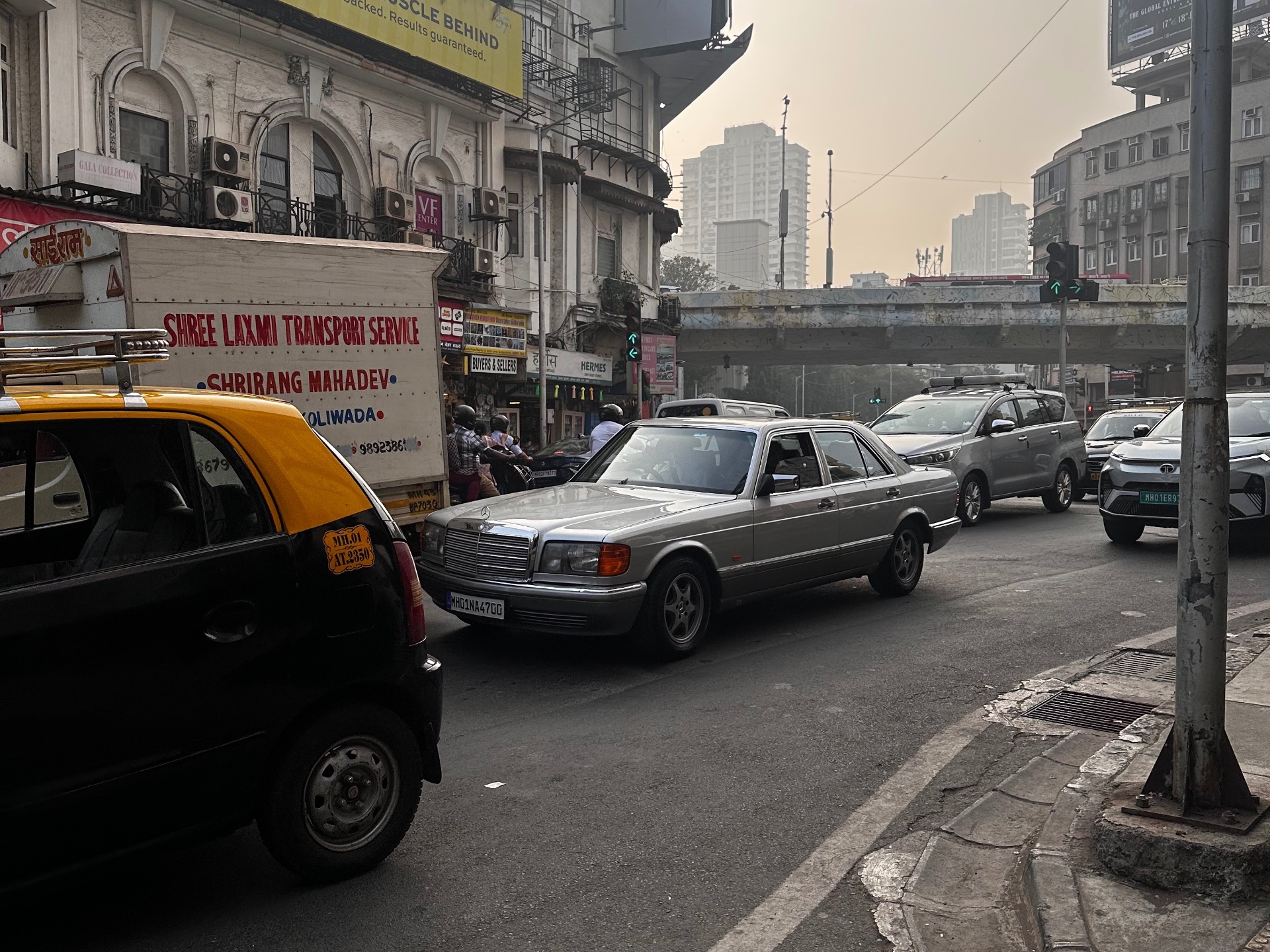 Mercedes-Benz 300SE W126