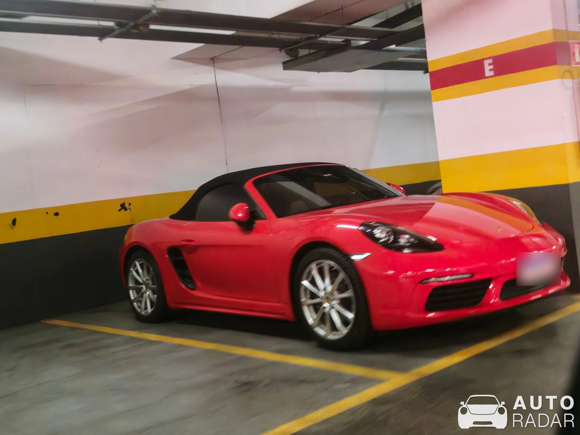 Porsche 718 Boxster spotted in Setor de Industrias Graficas, Brasil