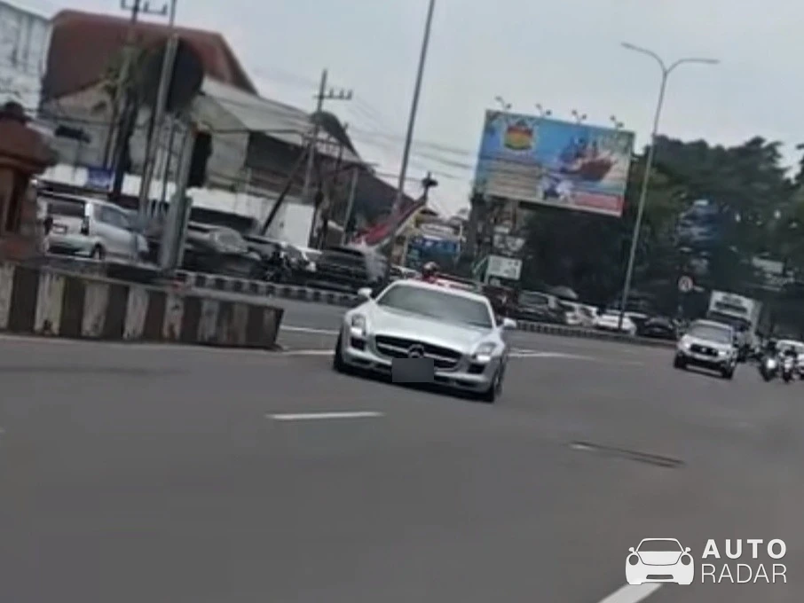 Mercedes-Benz SLS AMG GT spotted in Semarang