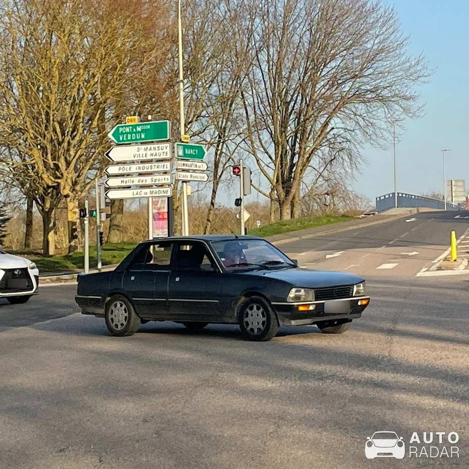 Peugeot 505 spotted in Toul