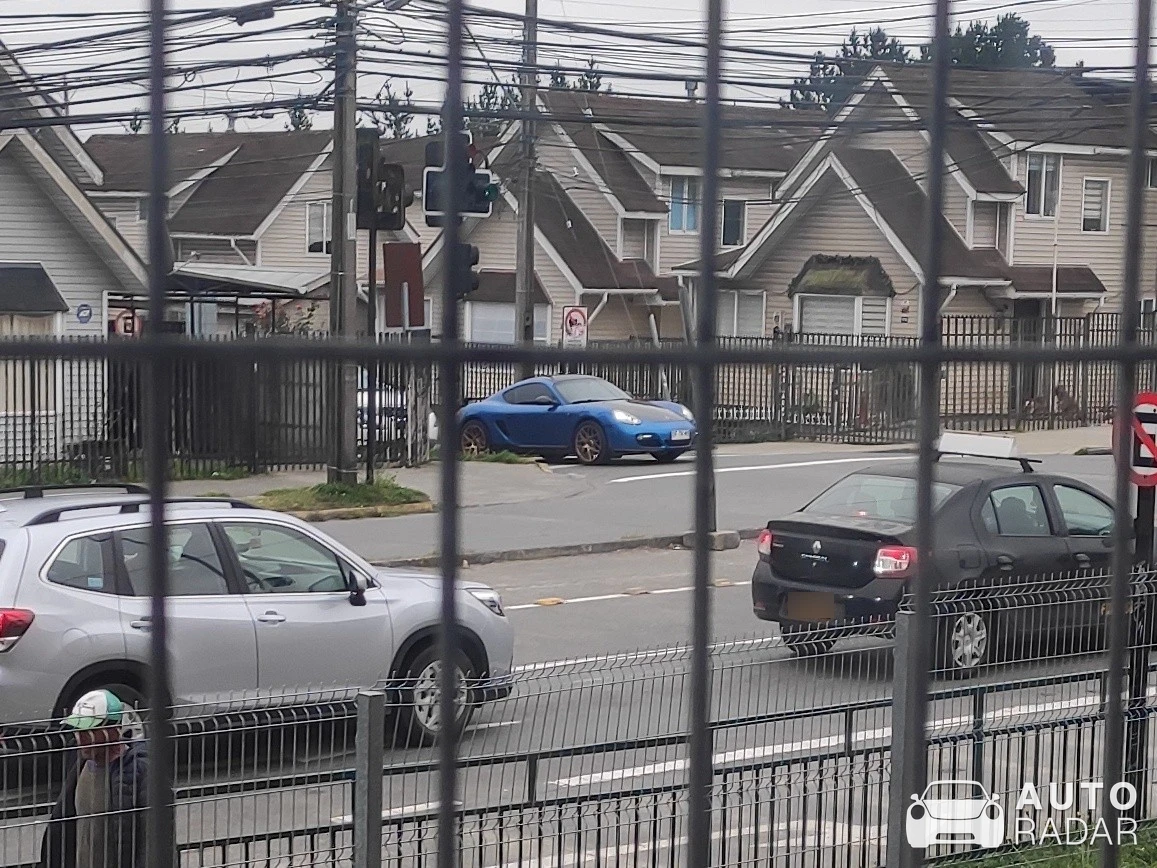 Porsche 718 Cayman GT4 spotted in Puerto Montt
